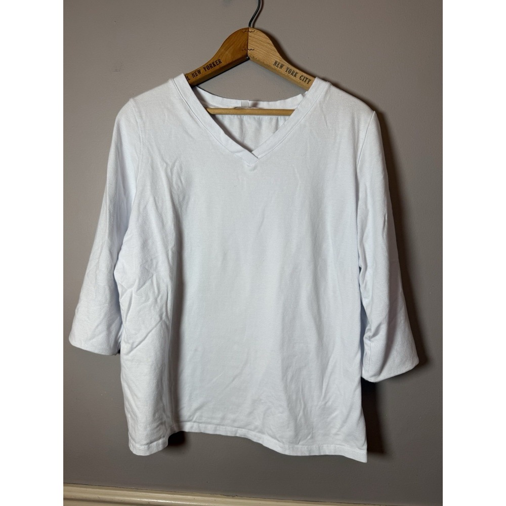 Jilian‎ N Shirt White Sz Medium 3/4 Sleeve Pull V neck